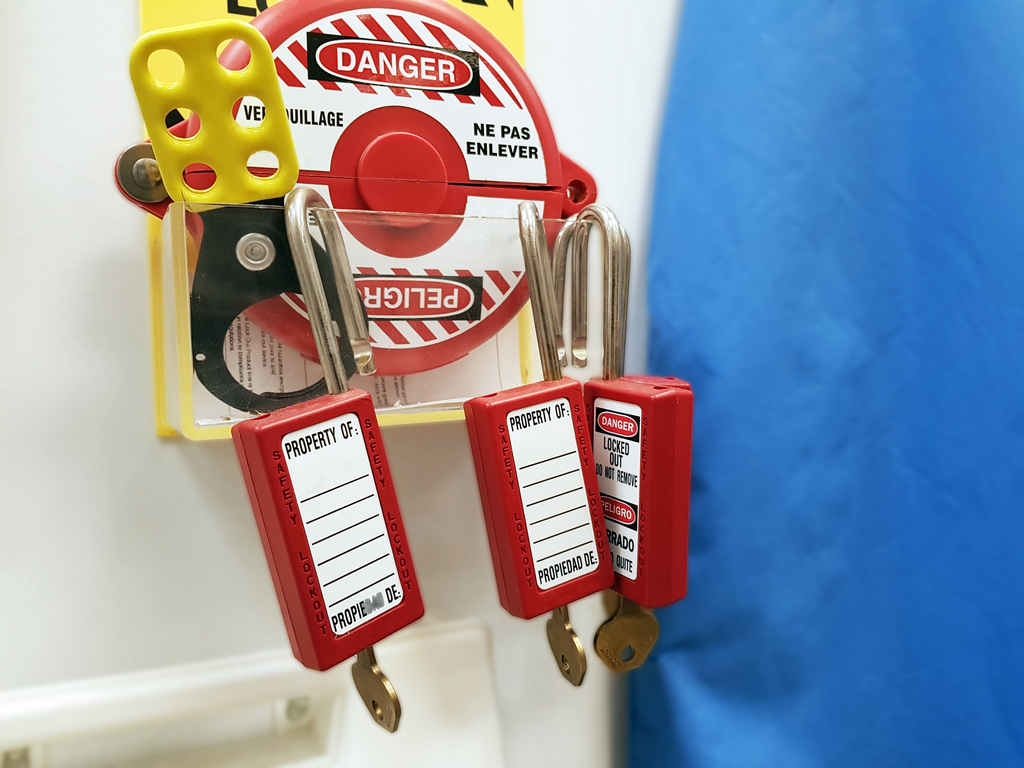 LO/TO process uses locks